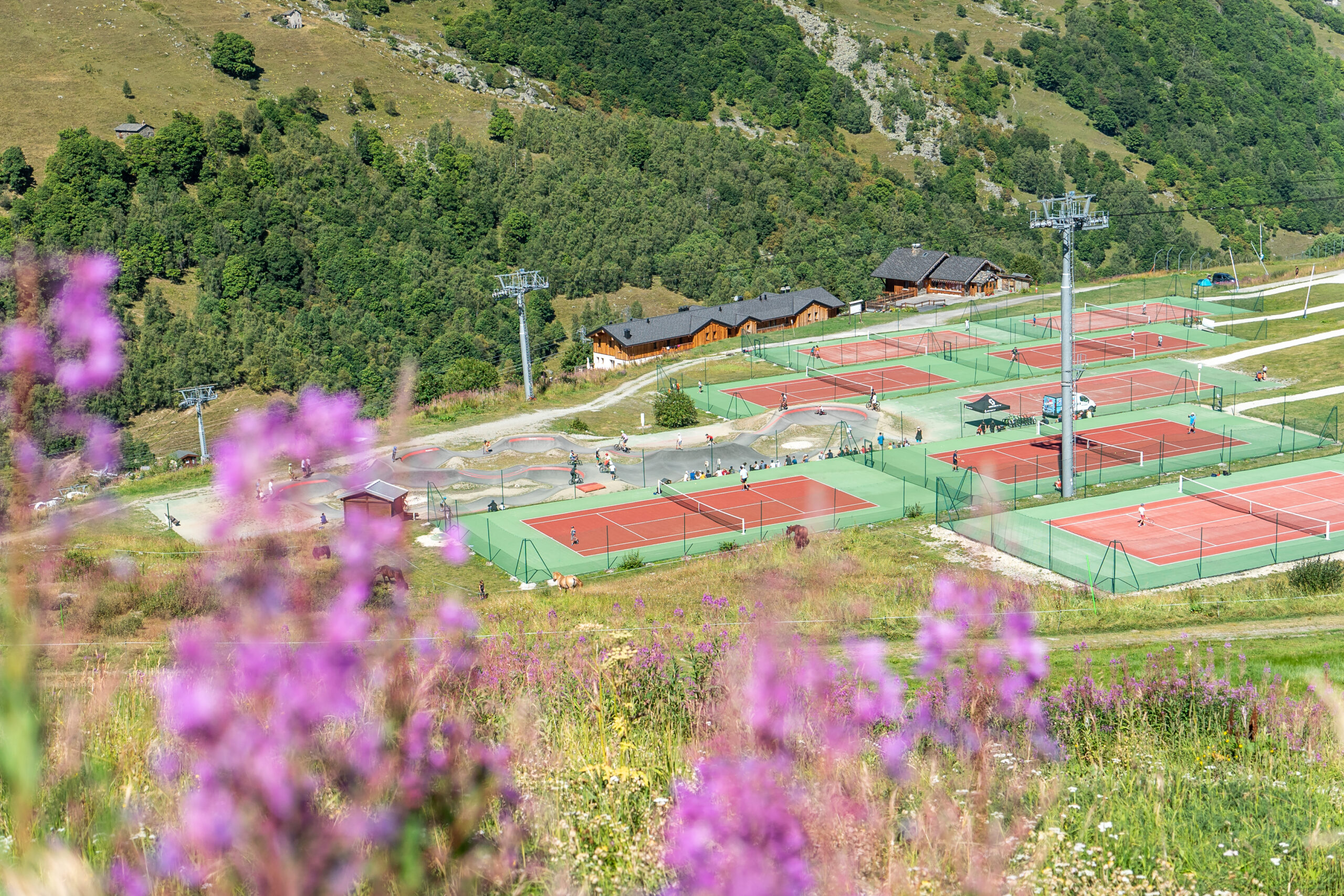 Les Menuires-Terrains_de_tennis-photo-de-Vincent_LOTTENBERG